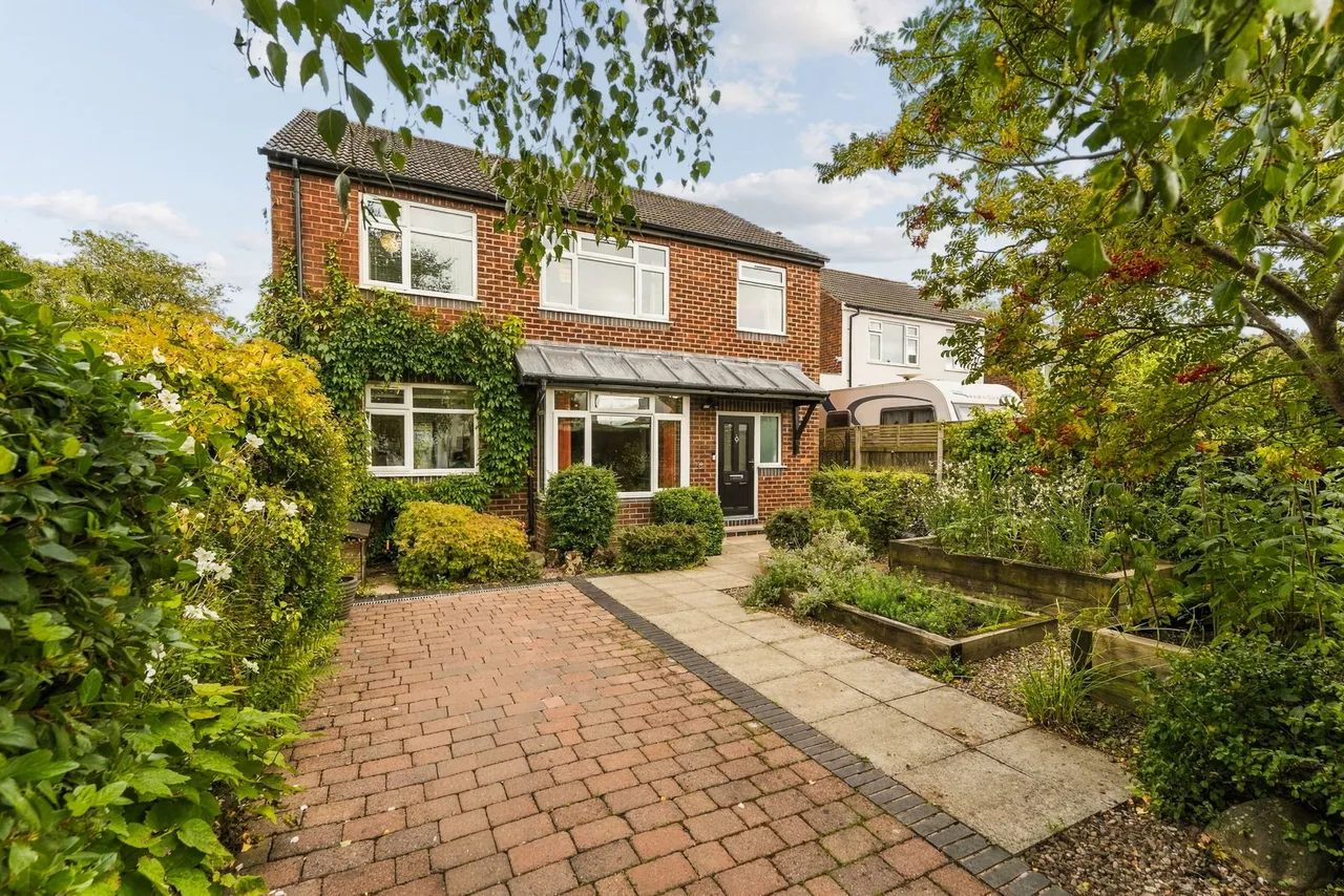 4 bed house for sale, Black Road, Macclesfield