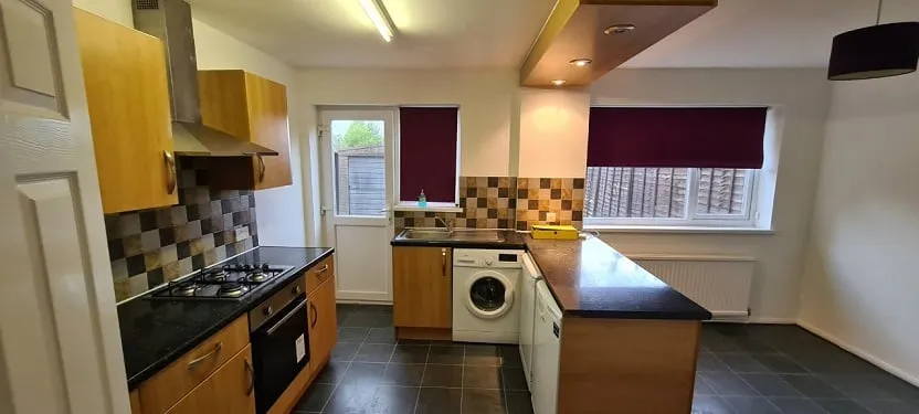 3 bed house to rent, Dedworth Road, Windsor, SL4