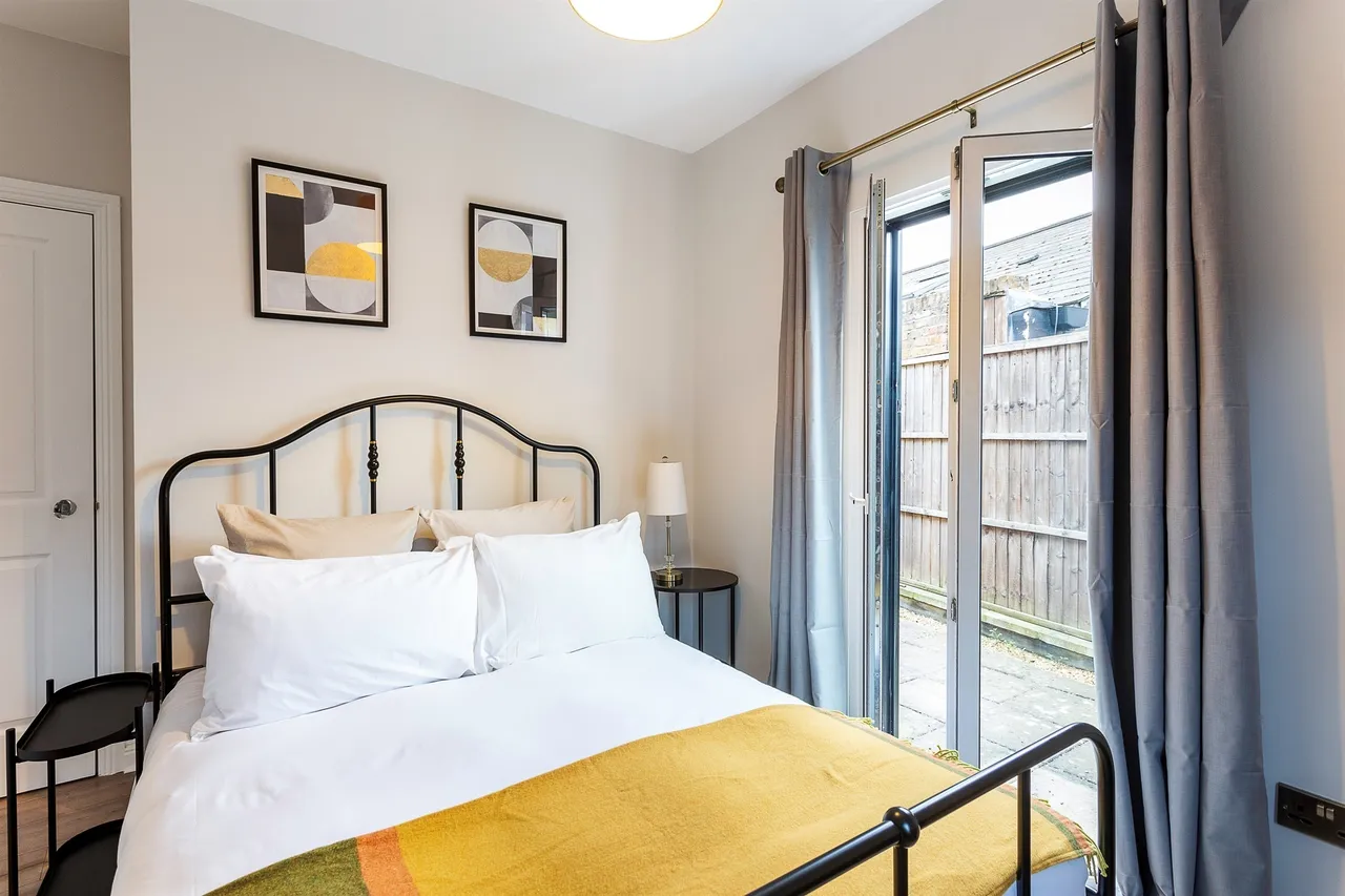 Roehampton Lane, London, photo 5