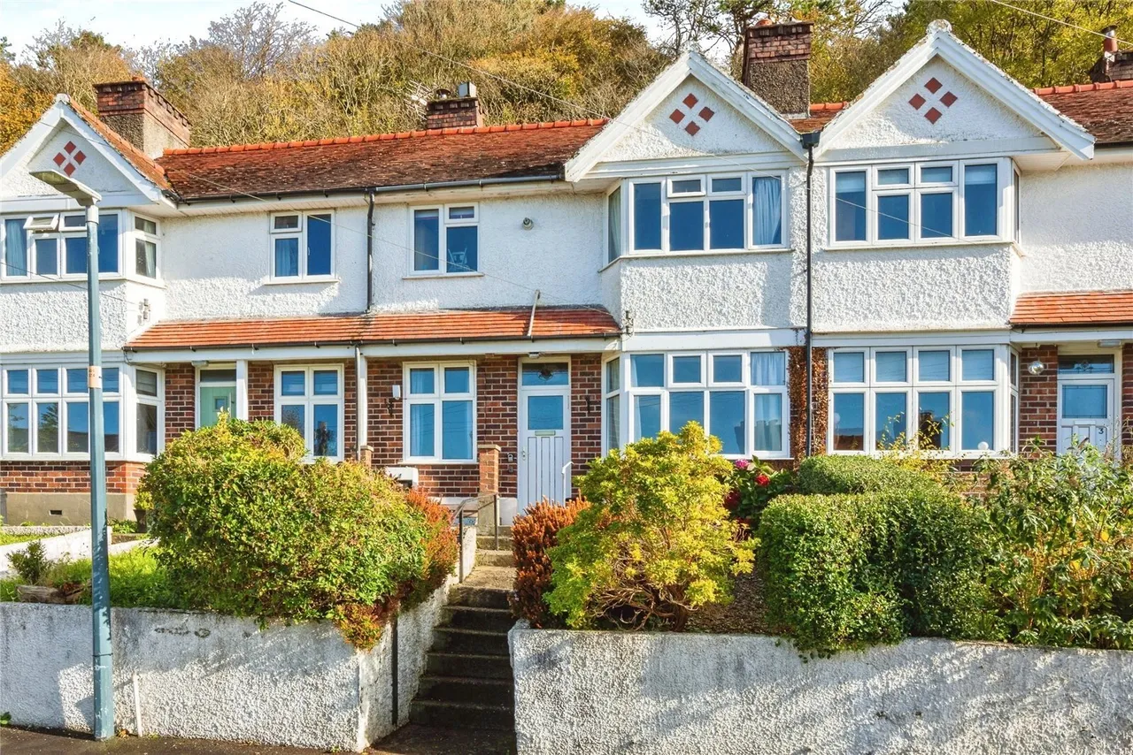 3 bed house for sale, Brynglas Road, Llanbadarn Fawr, SY23