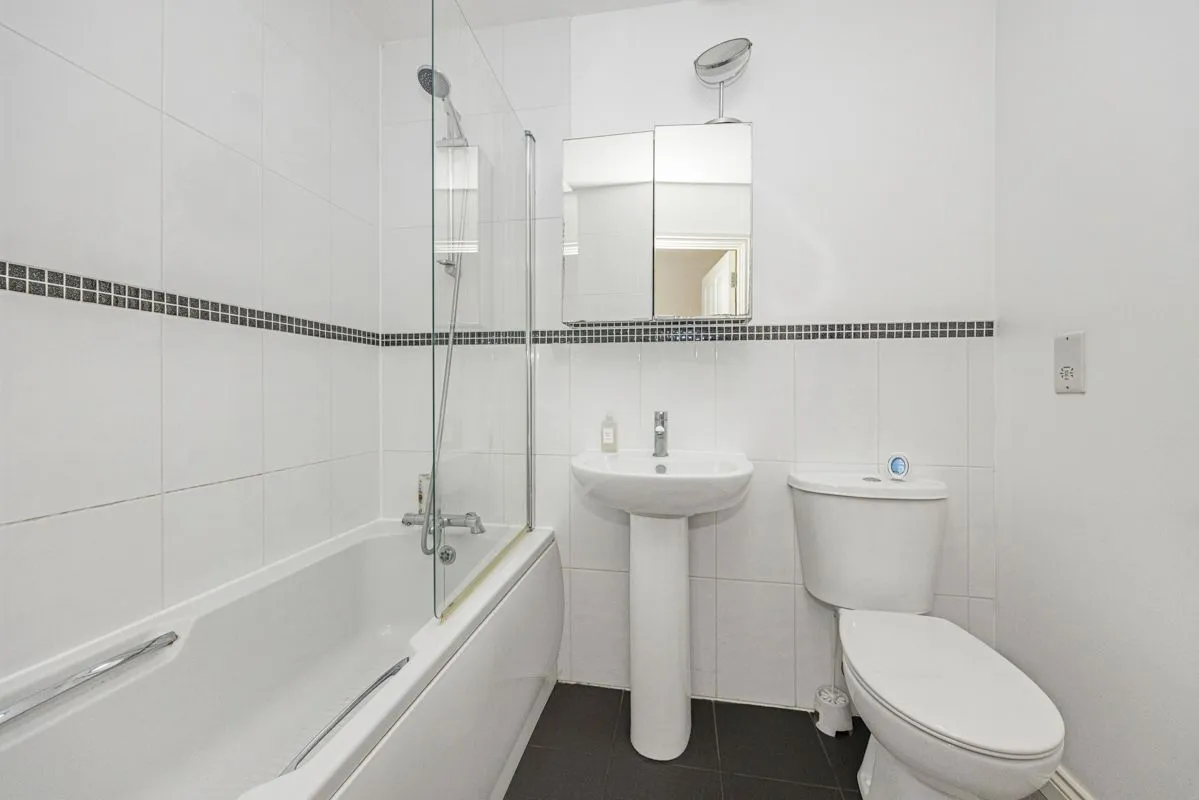 Dock Road, Tilbury, RM18, photo 8