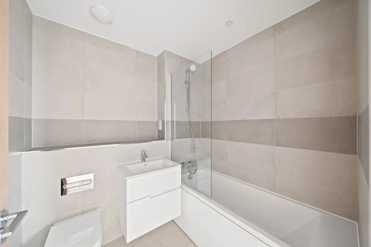 Trent Way, WORCESTER PARK, Surrey, Worcester Park, KT48TT, photo 8