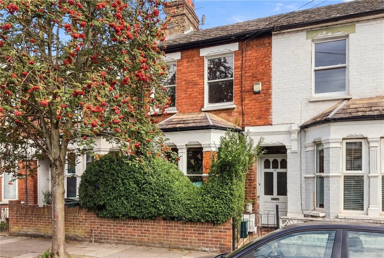 2 bed house for sale, Rowley Road, London, N15