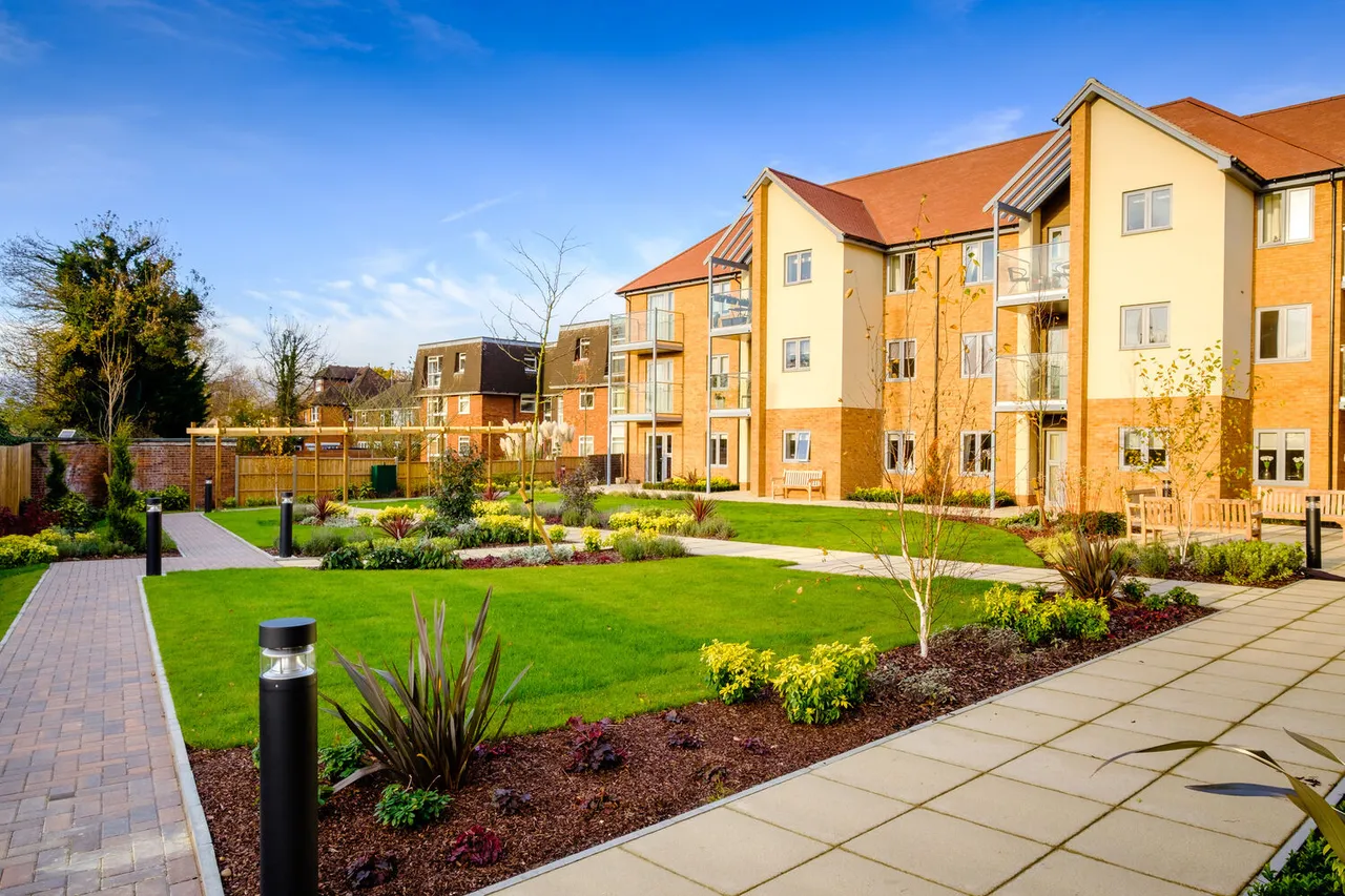 2 bed flat to rent, London Road, St. Albans, AL1