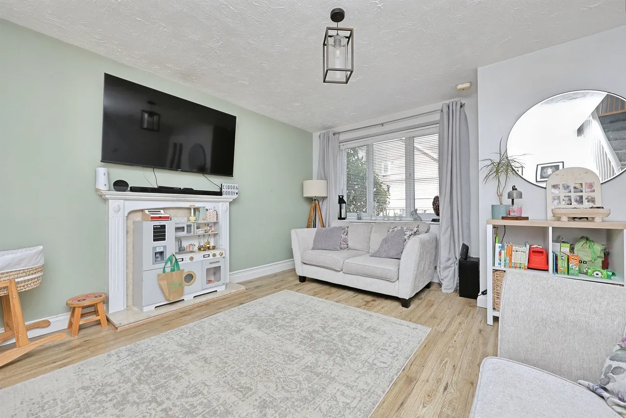 Hawthorn Drive, Scarning, NR19, photo 3