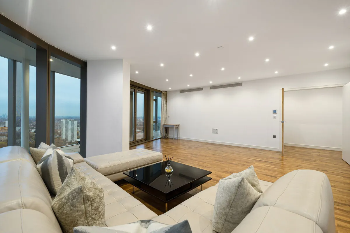 Ealing Road, Brentford, TW8, photo 5