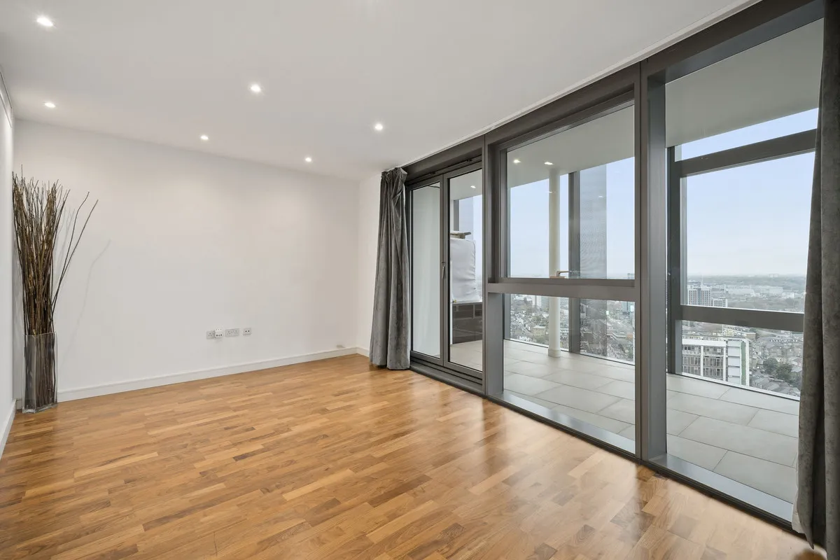 Ealing Road, Brentford, TW8, photo 19