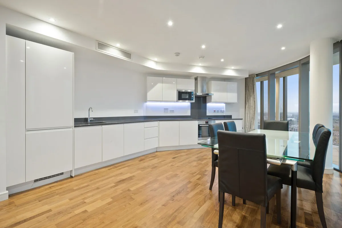 Ealing Road, Brentford, TW8, photo 7