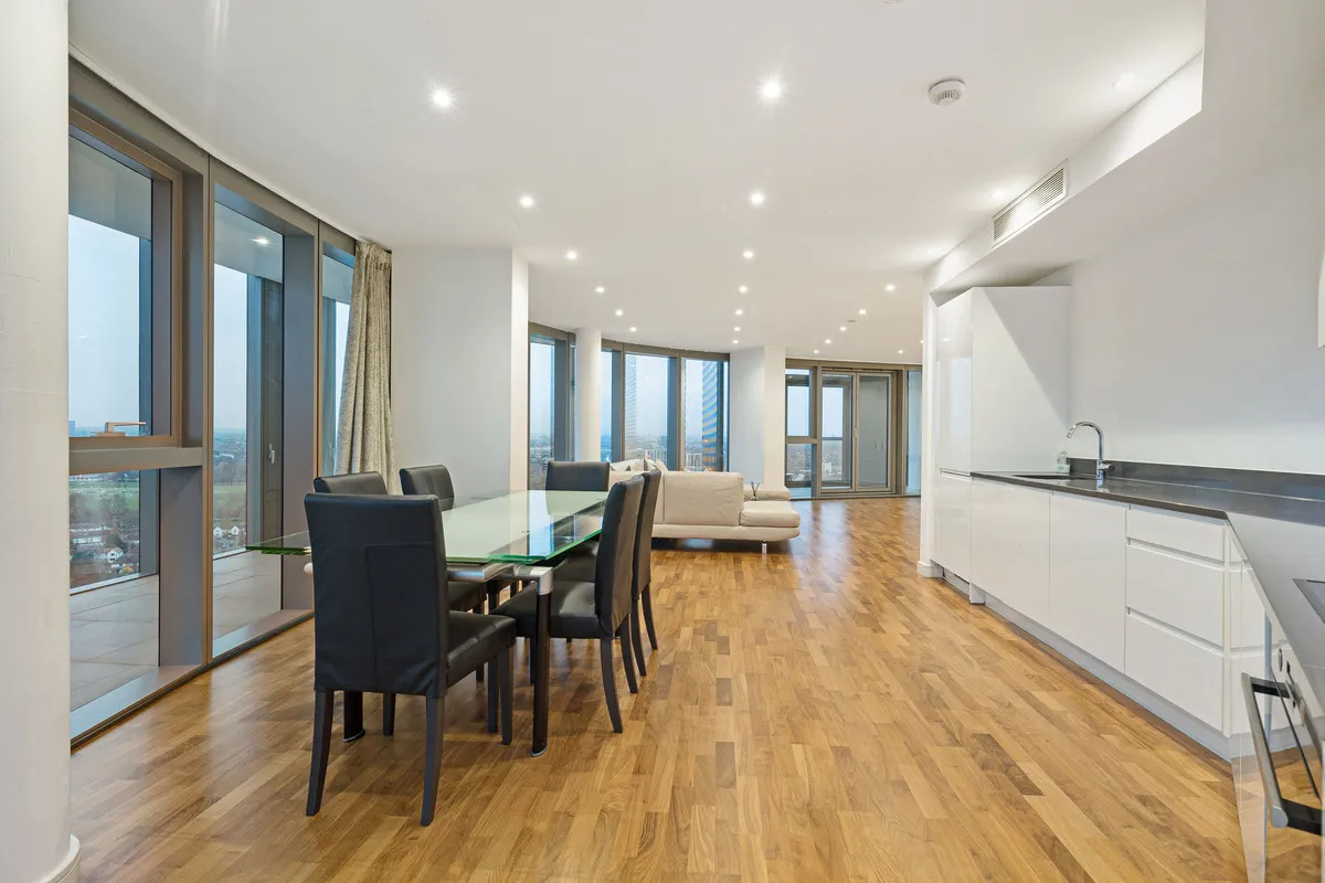 Ealing Road, Brentford, TW8, photo 8