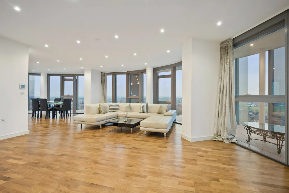 Ealing Road, Brentford, TW8, photo 4