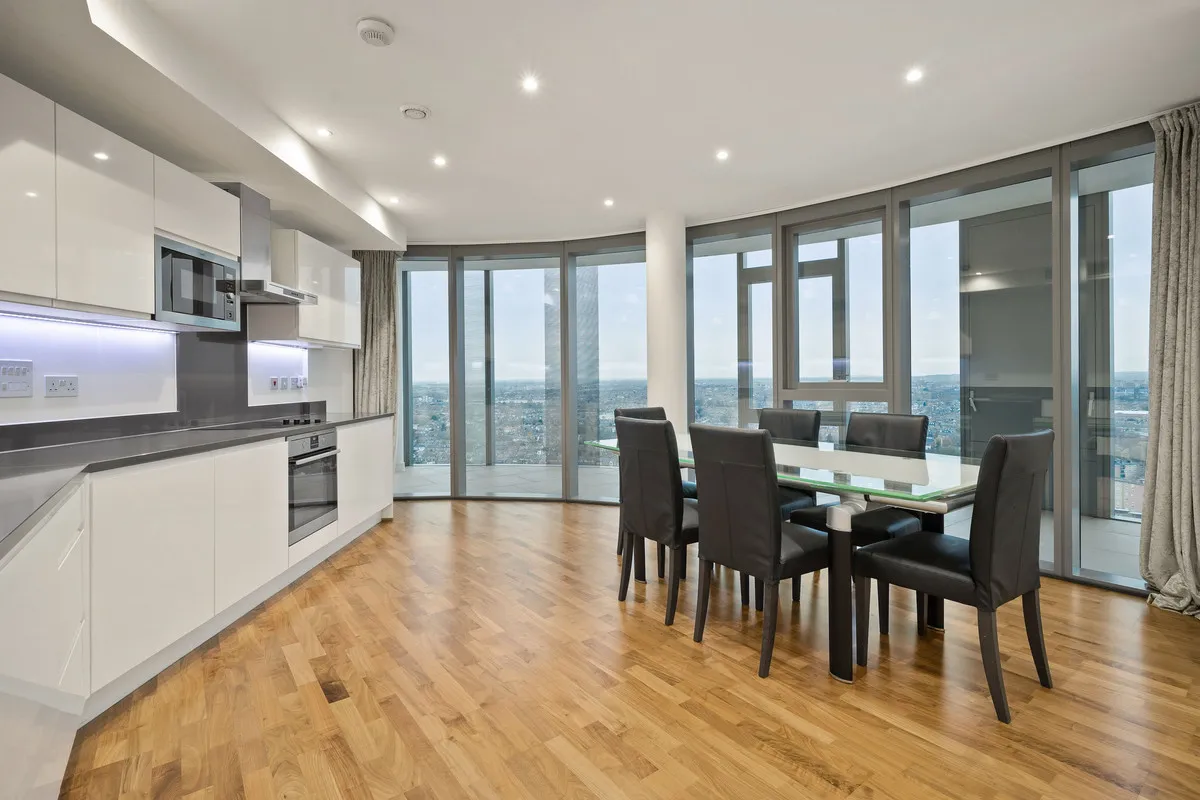 Ealing Road, Brentford, TW8, photo 6
