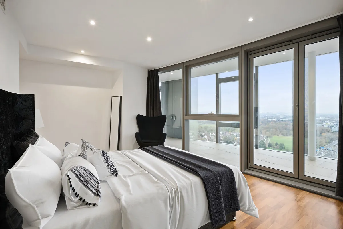 Ealing Road, Brentford, TW8, photo 12