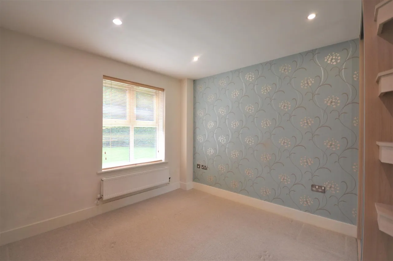 St Monicas Road, Kingswood, KT20, photo 9