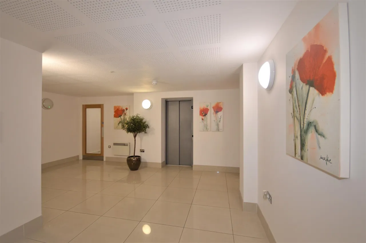 St Monicas Road, Kingswood, KT20, photo 2