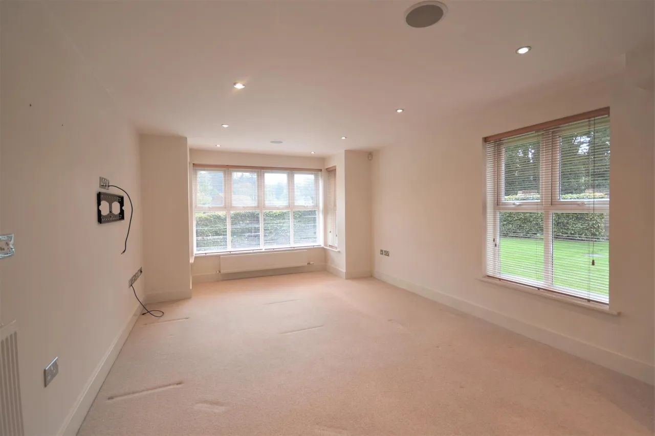 St Monicas Road, Kingswood, KT20, photo 5