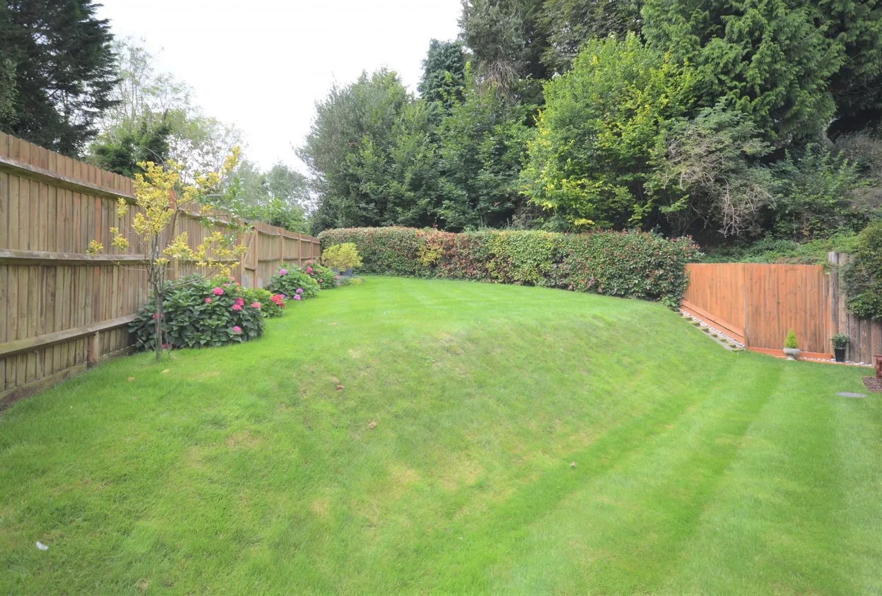 St Monicas Road, Kingswood, KT20, photo 11