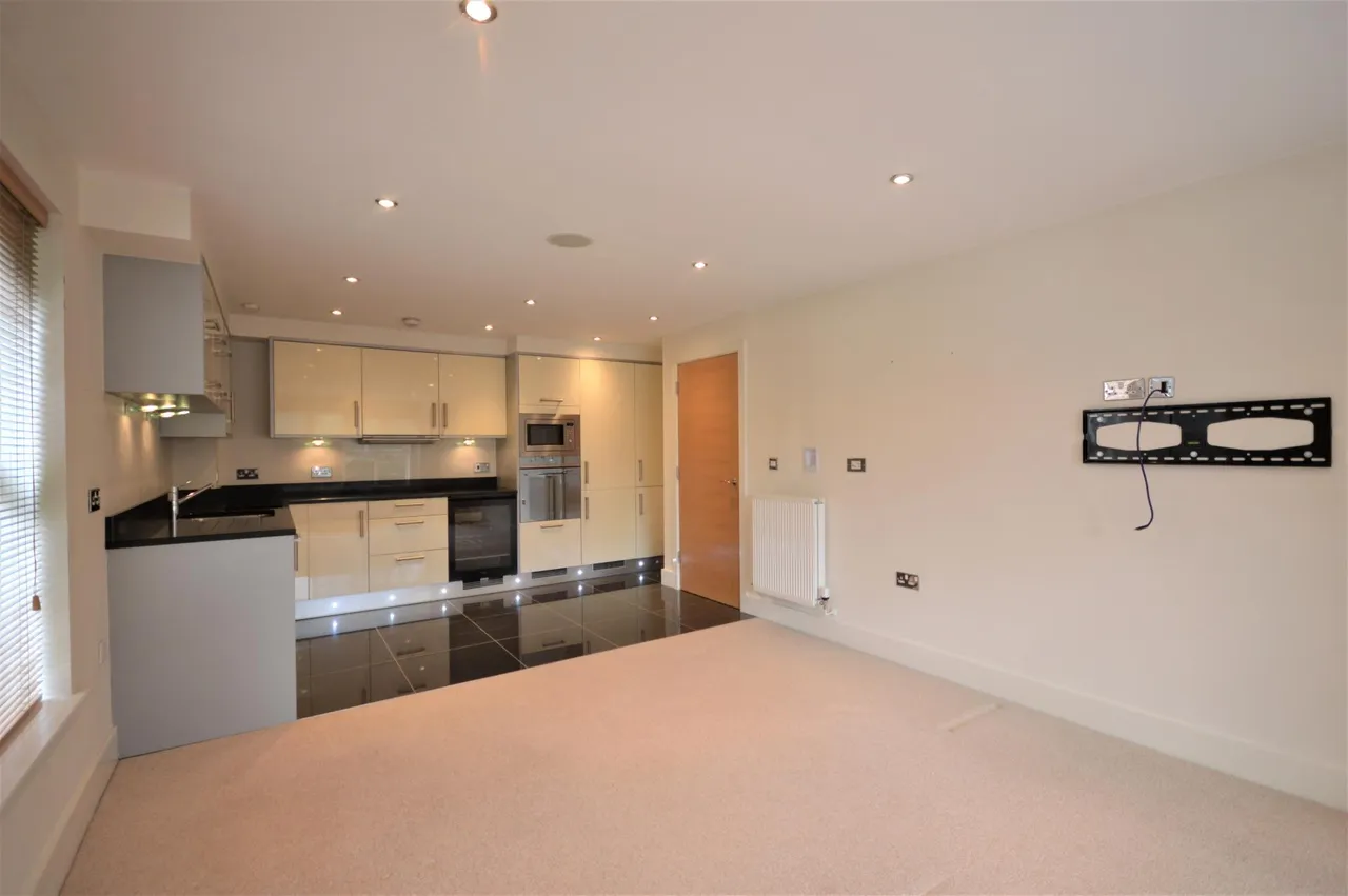 St Monicas Road, Kingswood, KT20, photo 4