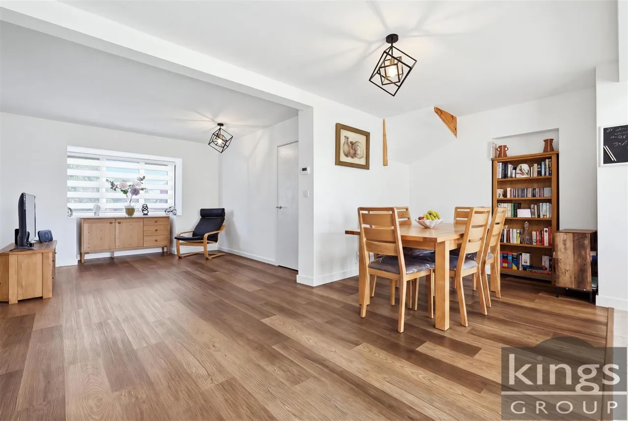 Primrose Path, Cheshunt, photo 4
