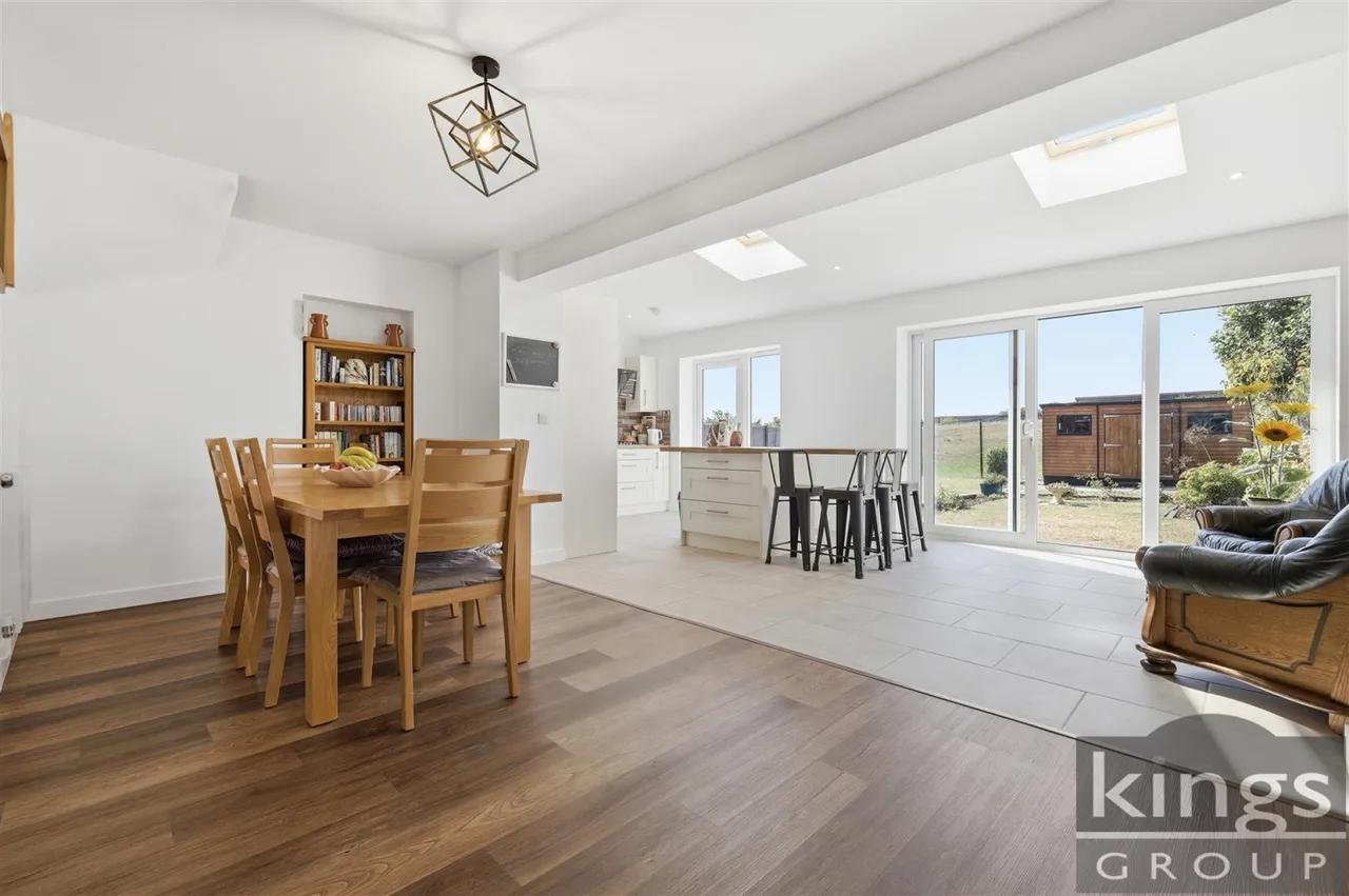 Primrose Path, Cheshunt, photo 5