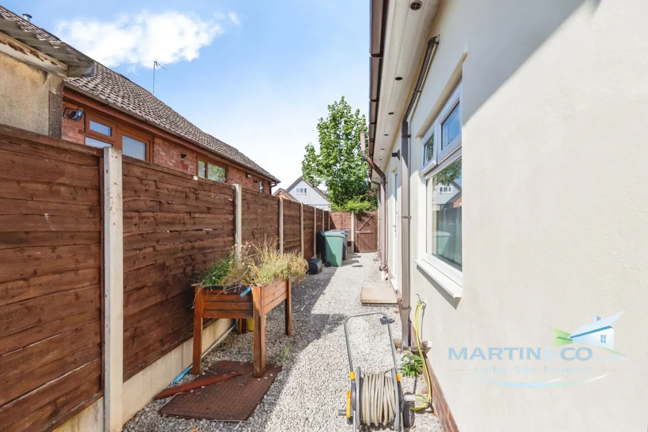 Chiltern Drive, Bury, BL8, photo 23