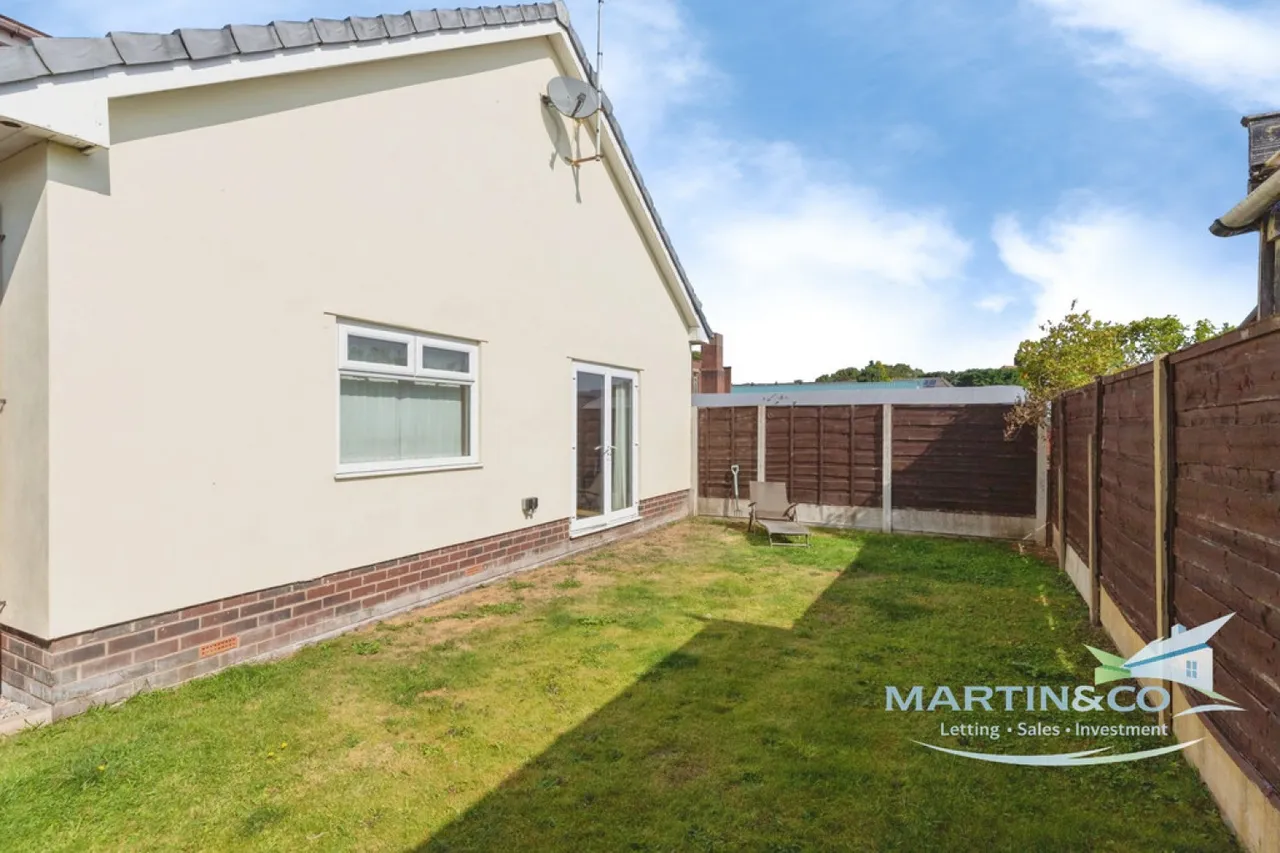 Chiltern Drive, Bury, BL8, photo 22