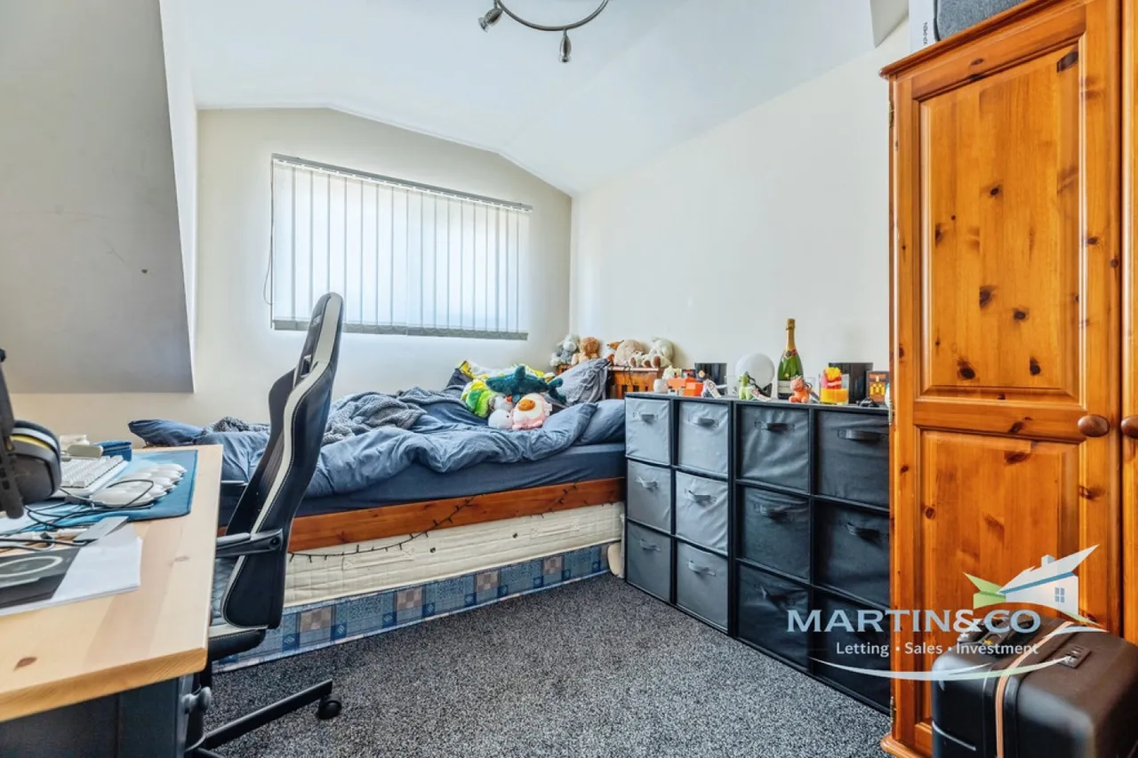 Chiltern Drive, Bury, BL8, photo 14