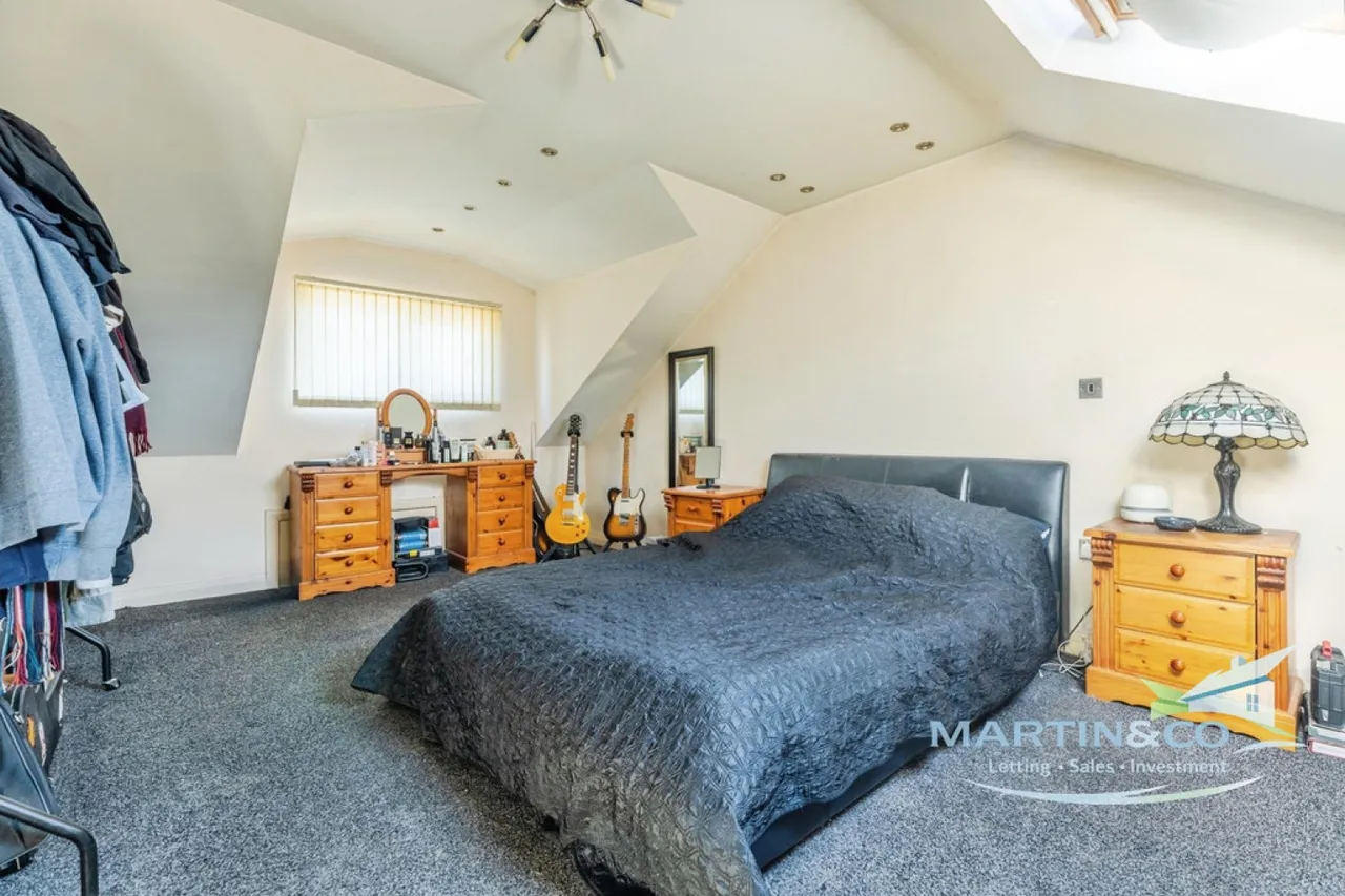 Chiltern Drive, Bury, BL8, photo 18