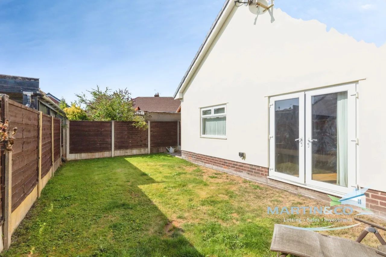 Chiltern Drive, Bury, BL8, photo 25