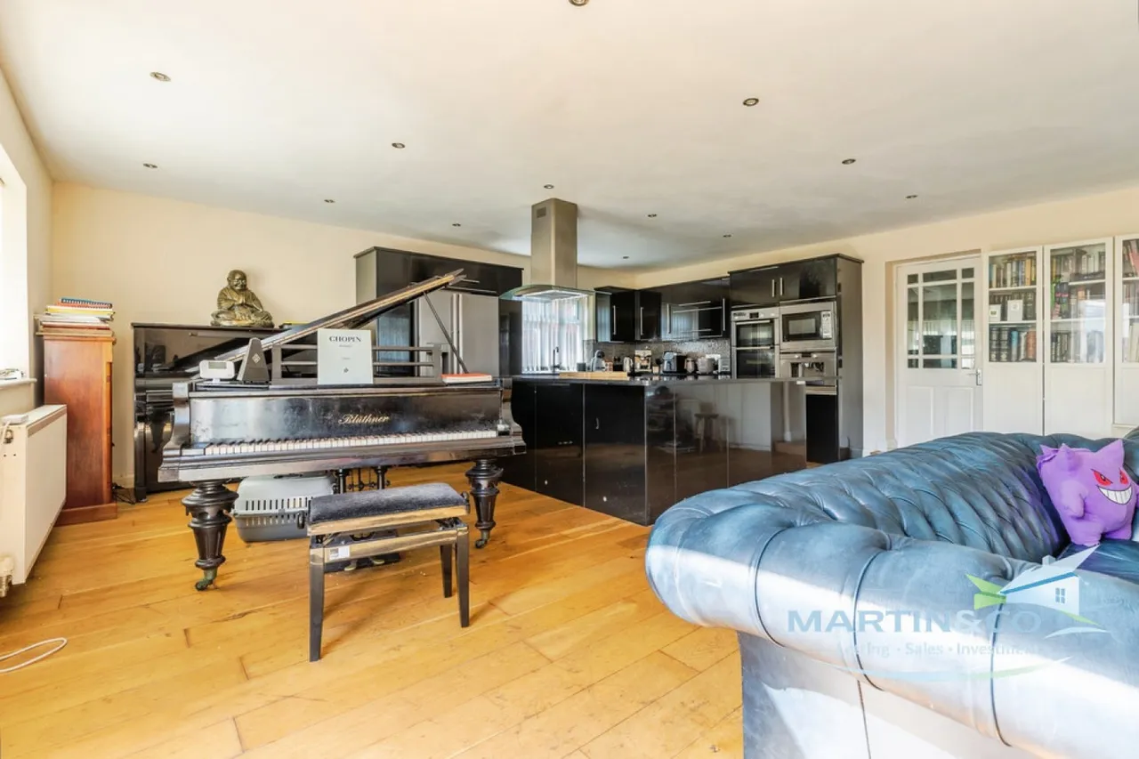 Chiltern Drive, Bury, BL8, photo 9