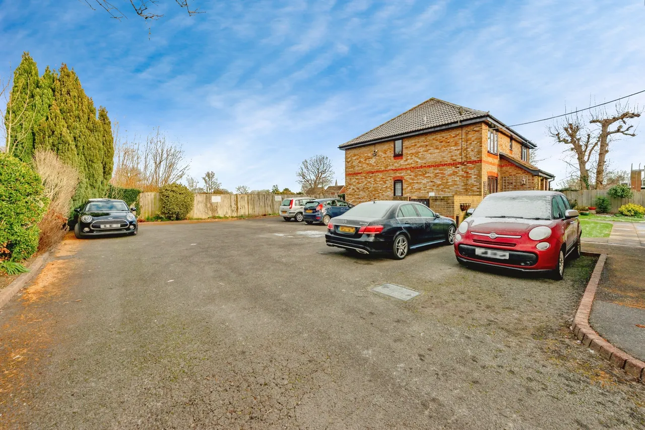 High Street, Lingfield, RH7, photo 20