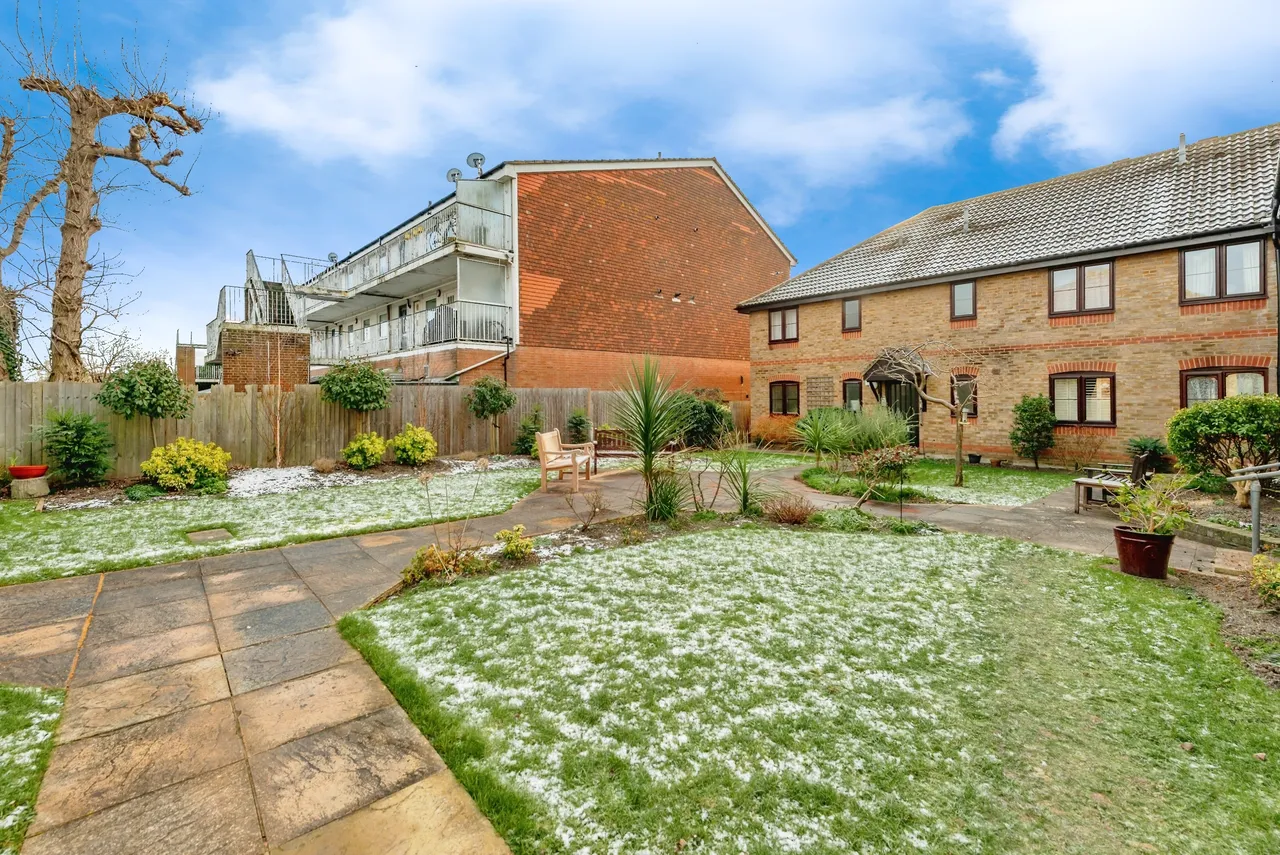 High Street, Lingfield, RH7, photo 18