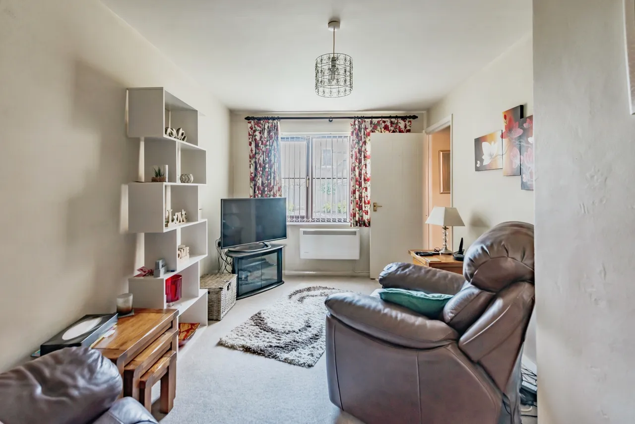 High Street, Lingfield, RH7, photo 2