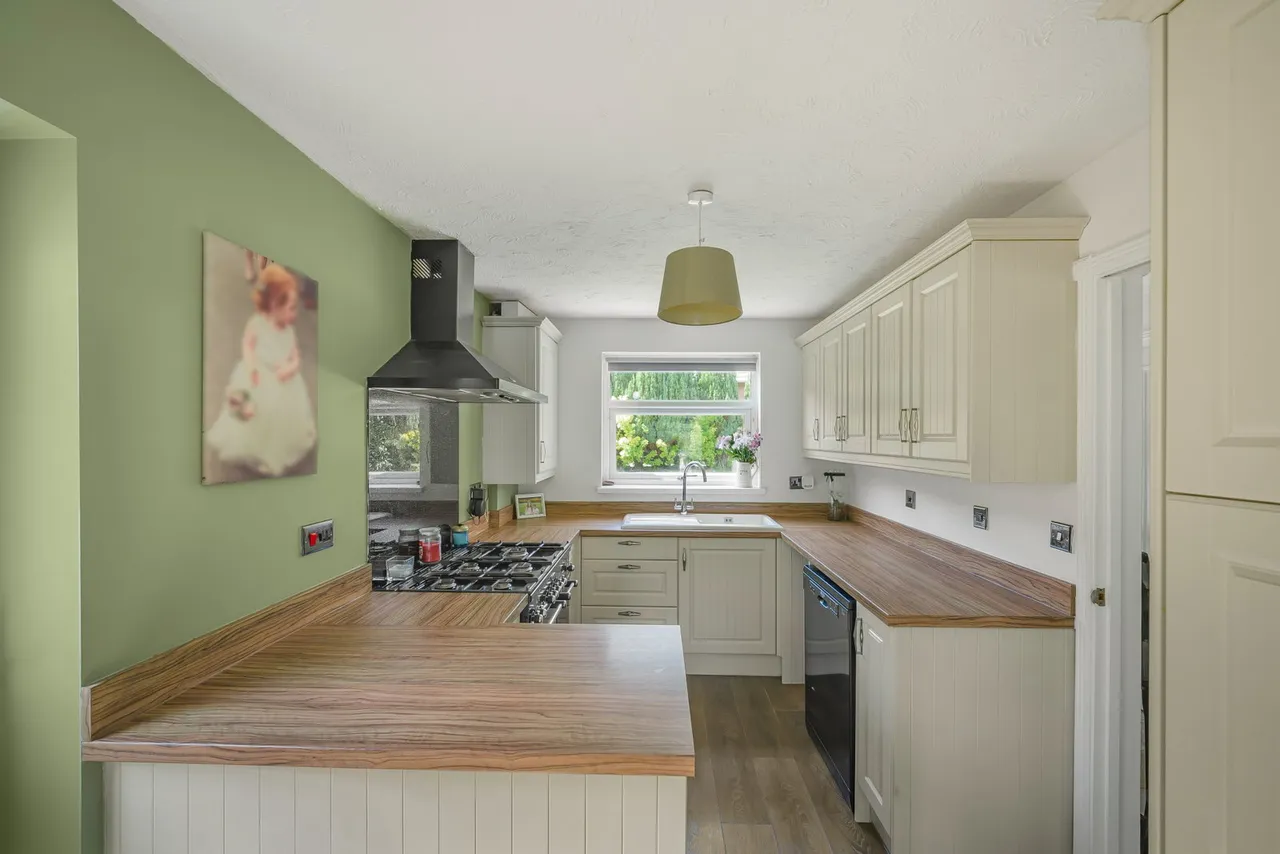 St. Michaels Way, Brackla, CF31, photo 5