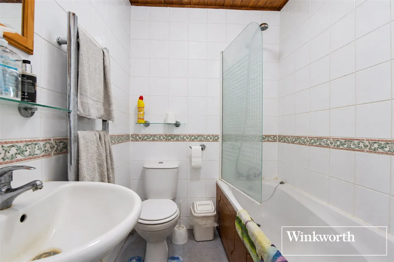 Glenhaven Avenue, Borehamwood, Hertfordshire, WD6, photo 7