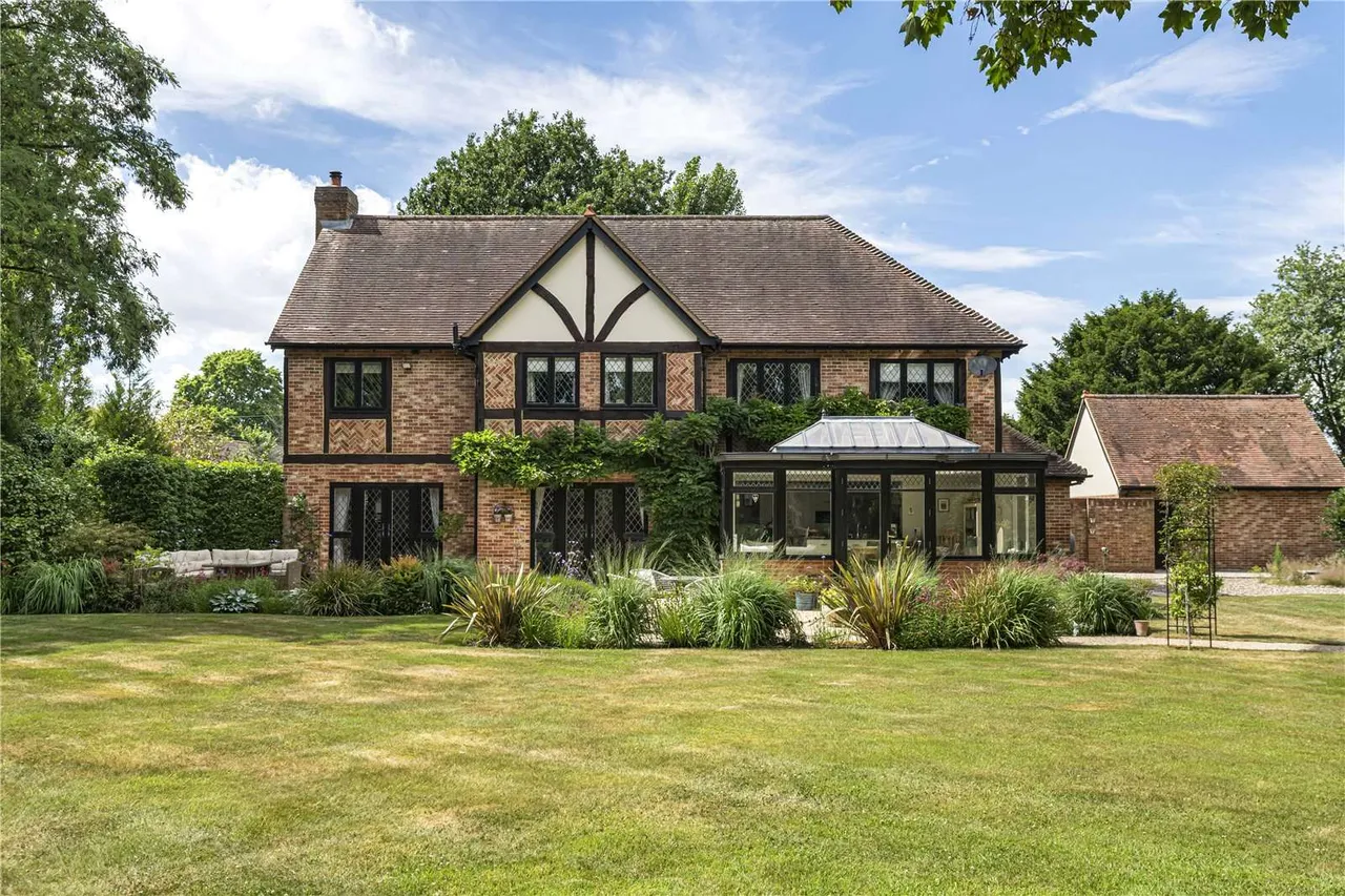 Hogmoor Lane, Hurst, Reading, Berkshire, RG10 0DH, photo 2