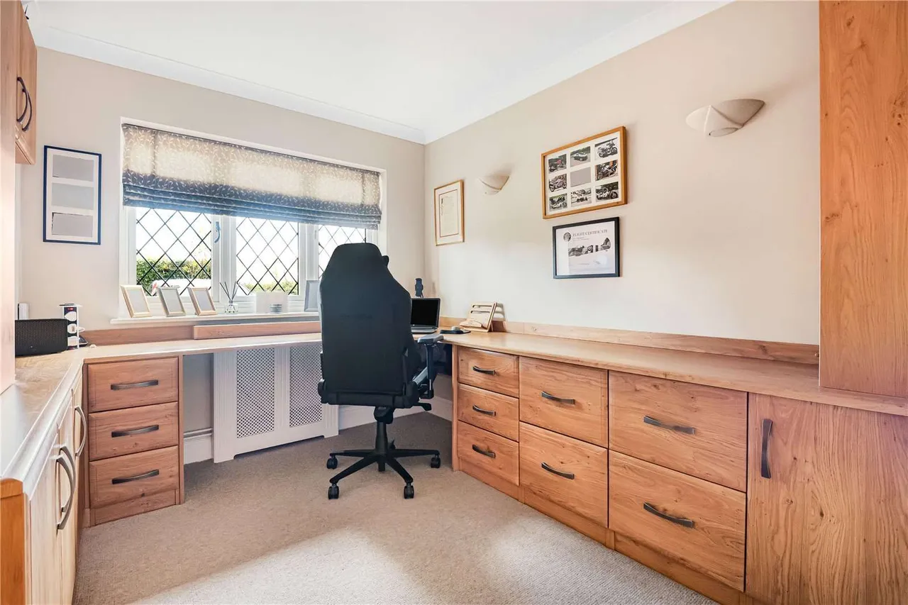 Hogmoor Lane, Hurst, Reading, Berkshire, RG10 0DH, photo 11