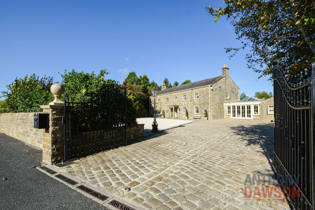 Red Lees Road, Burnley, BB10, photo 2