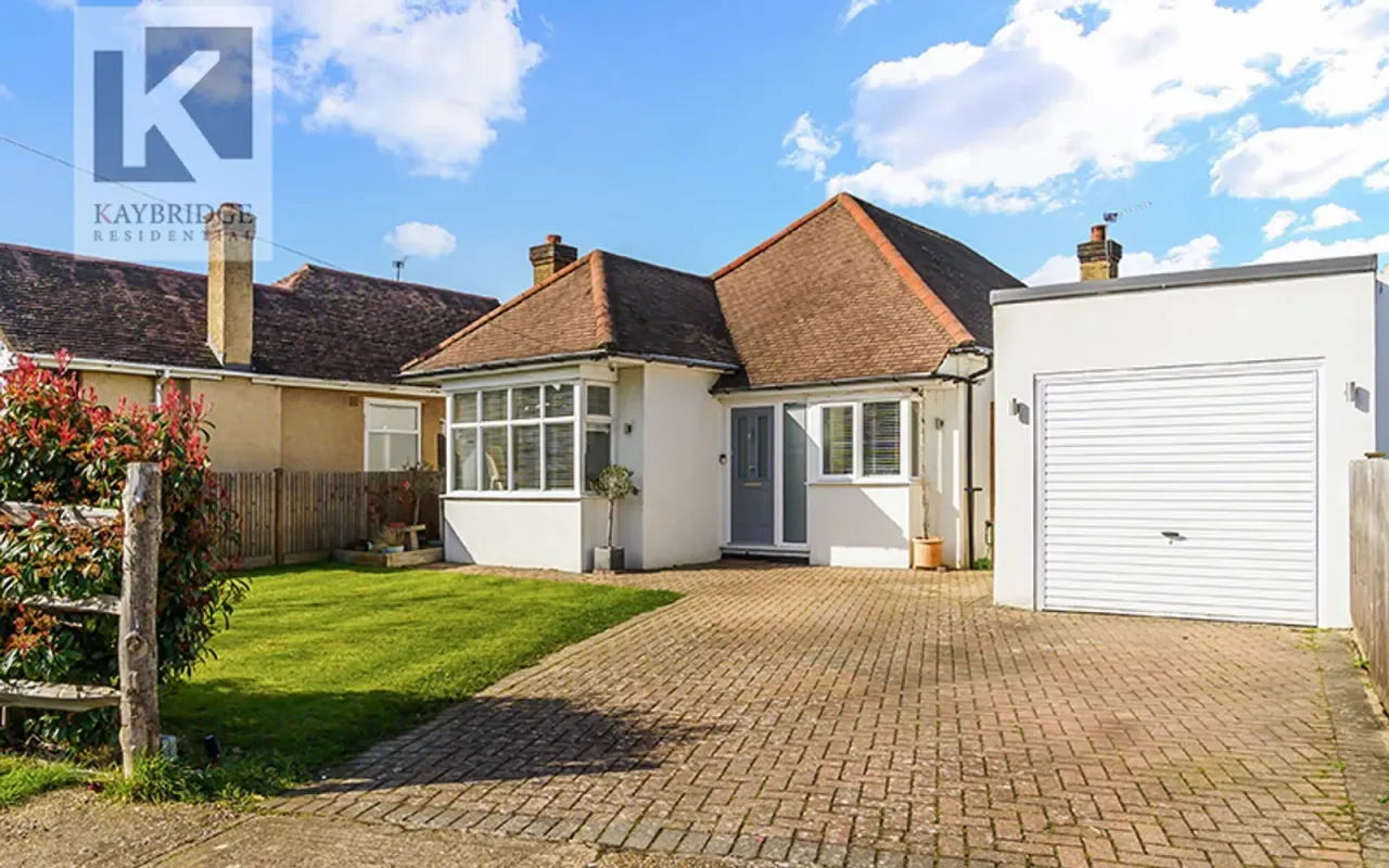 3 bed house for sale — Riverview Road, Epsom, KT19