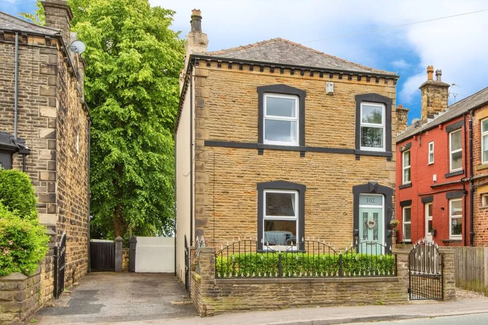 4 bed house for sale — Victoria Road, Morley, West Yorkshire, LS27
