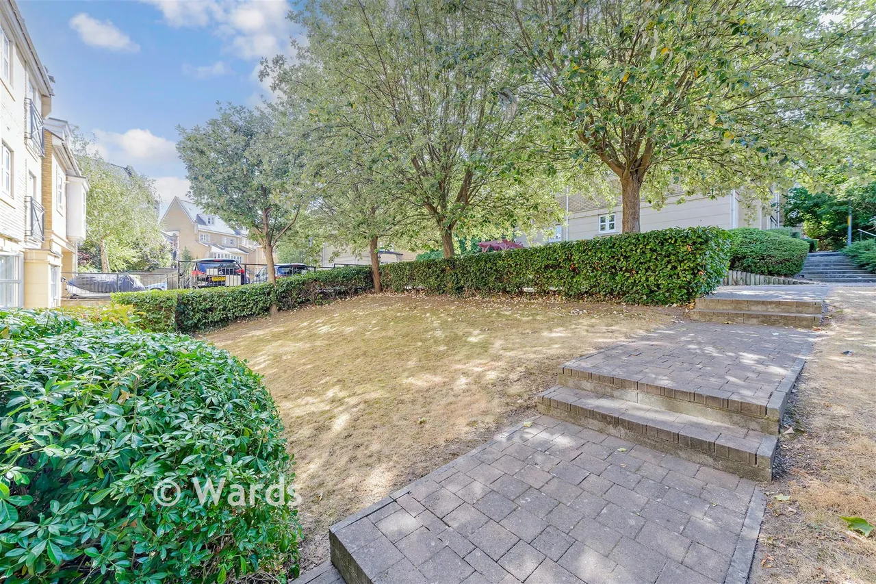 Kingfisher Drive, Waterstone Park, DA9, photo 2