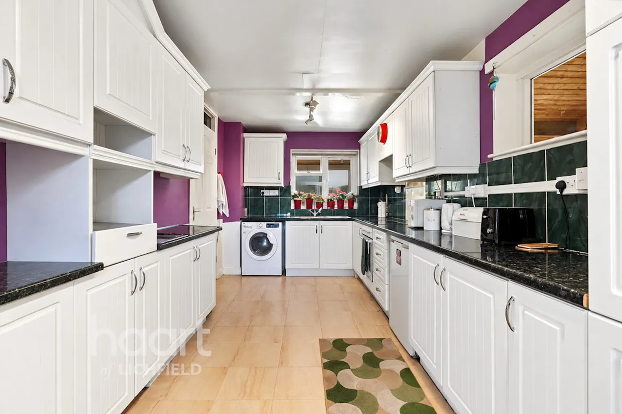 Lincoln Close, Lichfield, WS13, photo 2