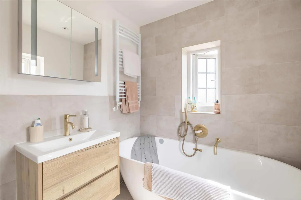 Upcroft, Windsor, Berkshire, SL4 3NJ, photo 18