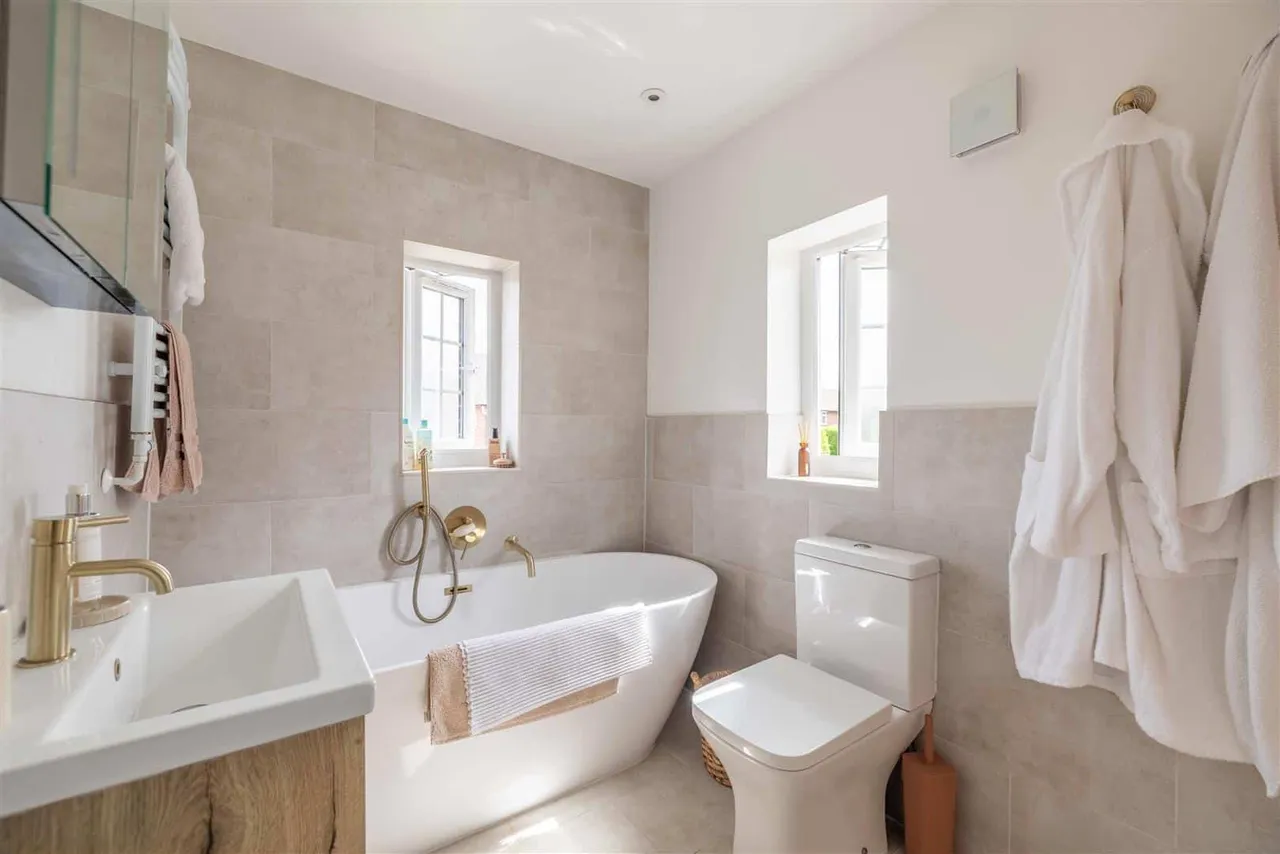Upcroft, Windsor, Berkshire, SL4 3NJ, photo 17