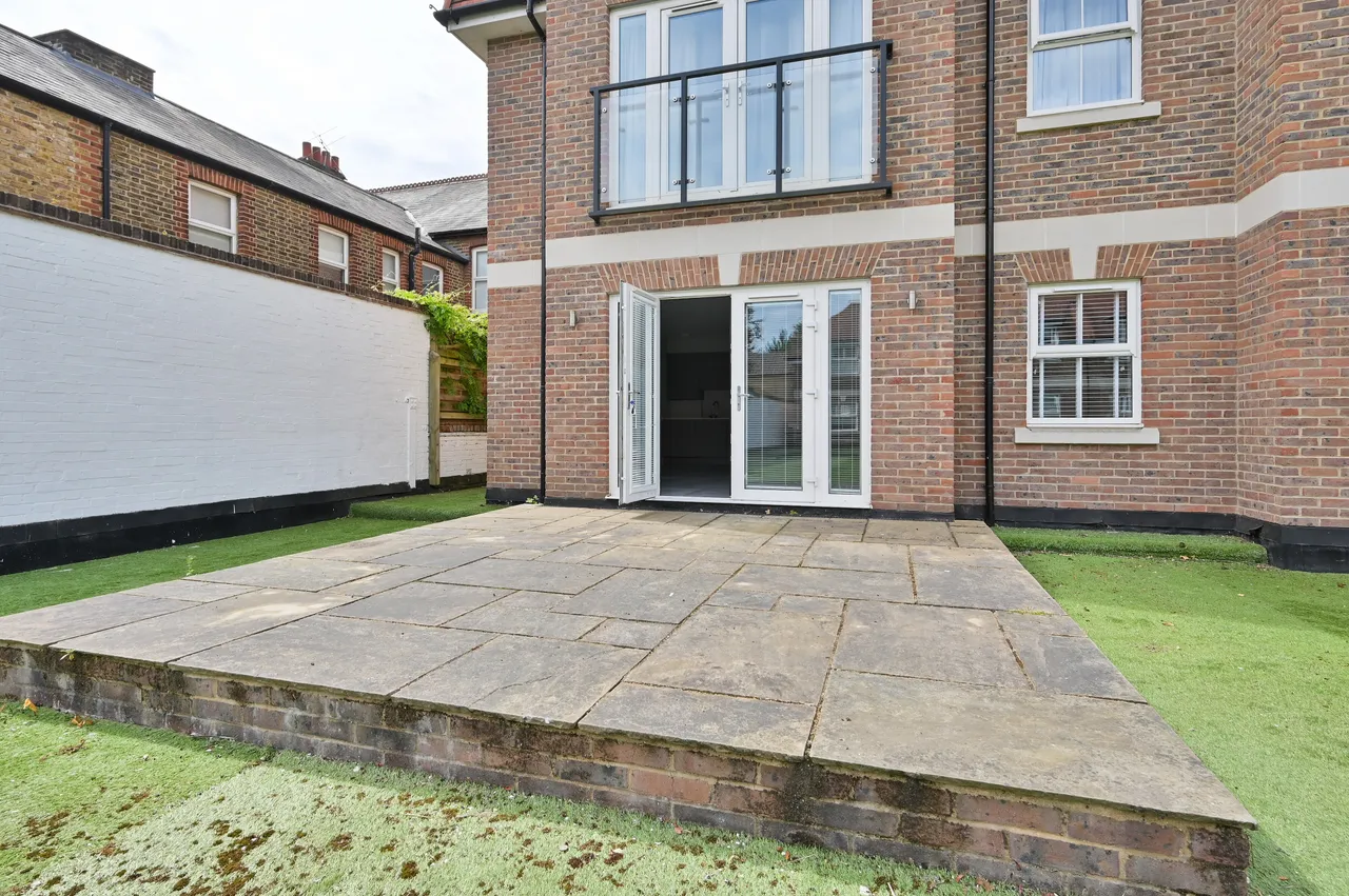 Flat 3, Ellam Court, Bushey Hall Road, photo 11