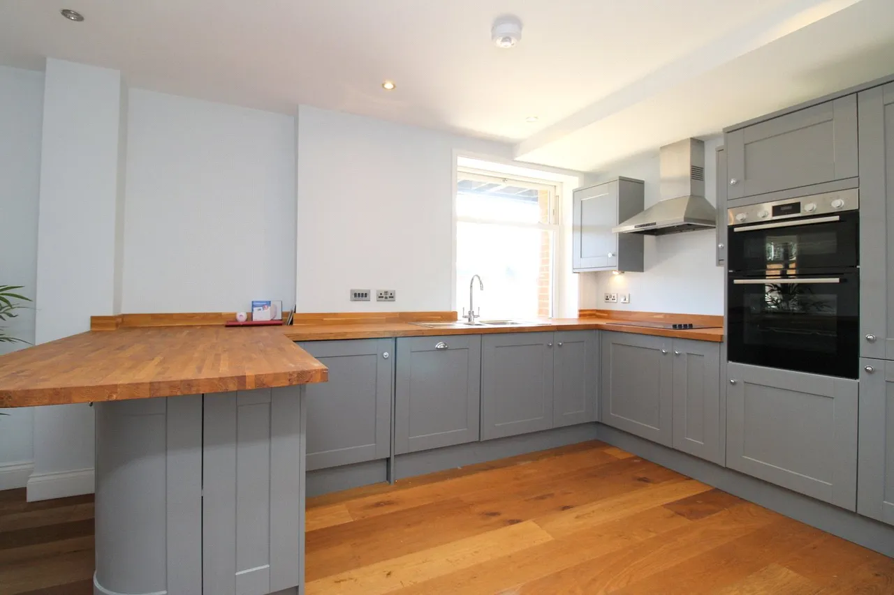 2 bed flat for sale, Chevalier Road, Felixstowe, IP11