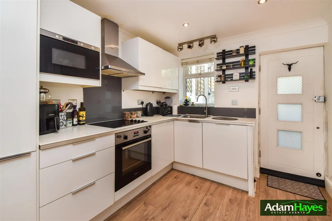Friern Park, North Finchley, N12, photo 2