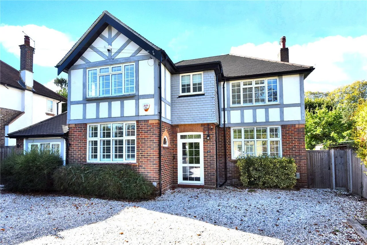4 bed house for sale, Fiddicroft Avenue, Banstead, SM7