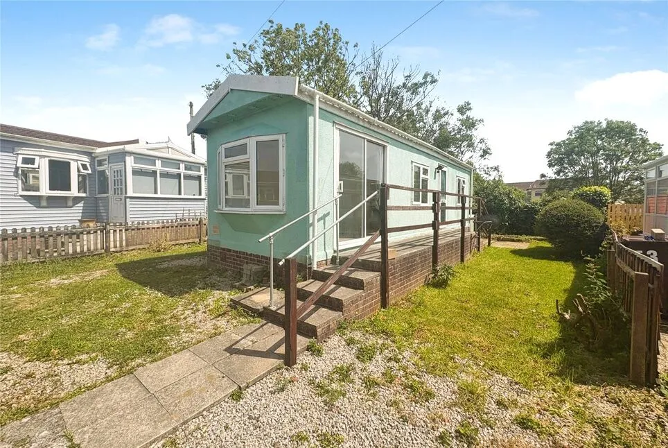 1 bed house for sale — Tremarle Home Park, North Roskear, Cornwall, TR14