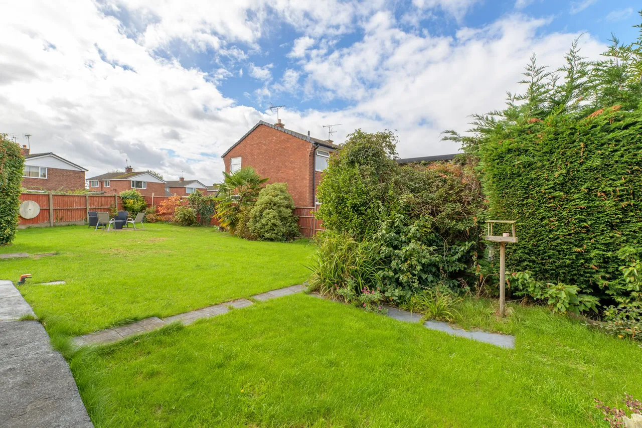 Latham Avenue, Frodsham, photo 4