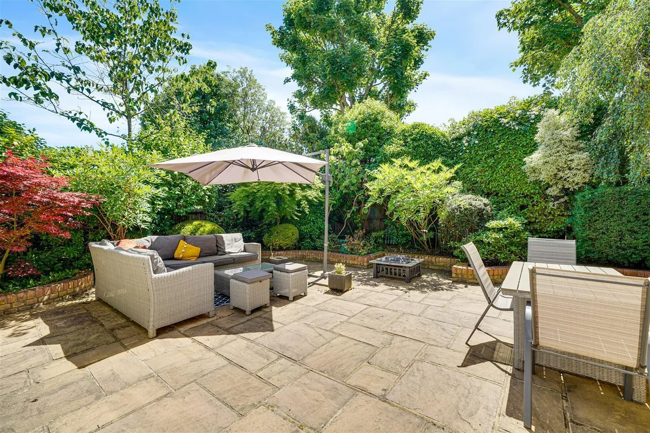 Old Farm Road, Hampton, TW12, photo 14